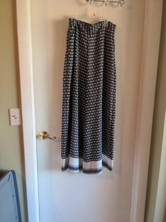 Dresses & Skirts - Maxi A-Line Black and White Patterned Skirt